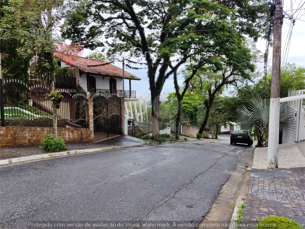 Casa em condominio fechado á 15 minutos do metrô, região com clima de Serra