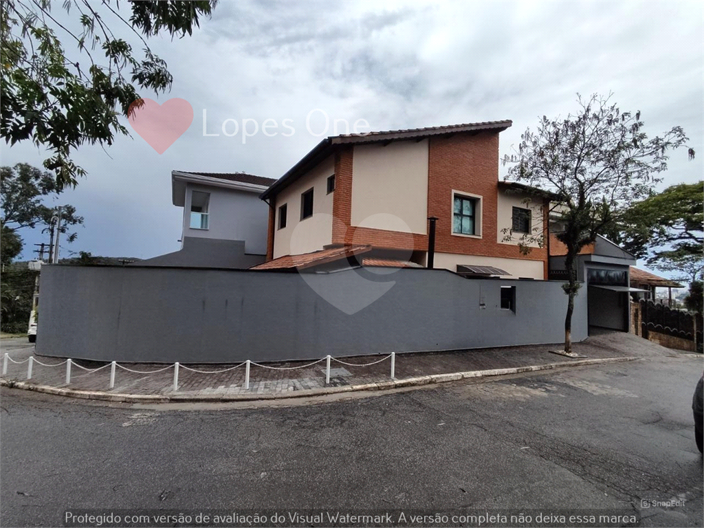 Casa em condominio fechado á 15 minutos do metrô, região com clima de Serra