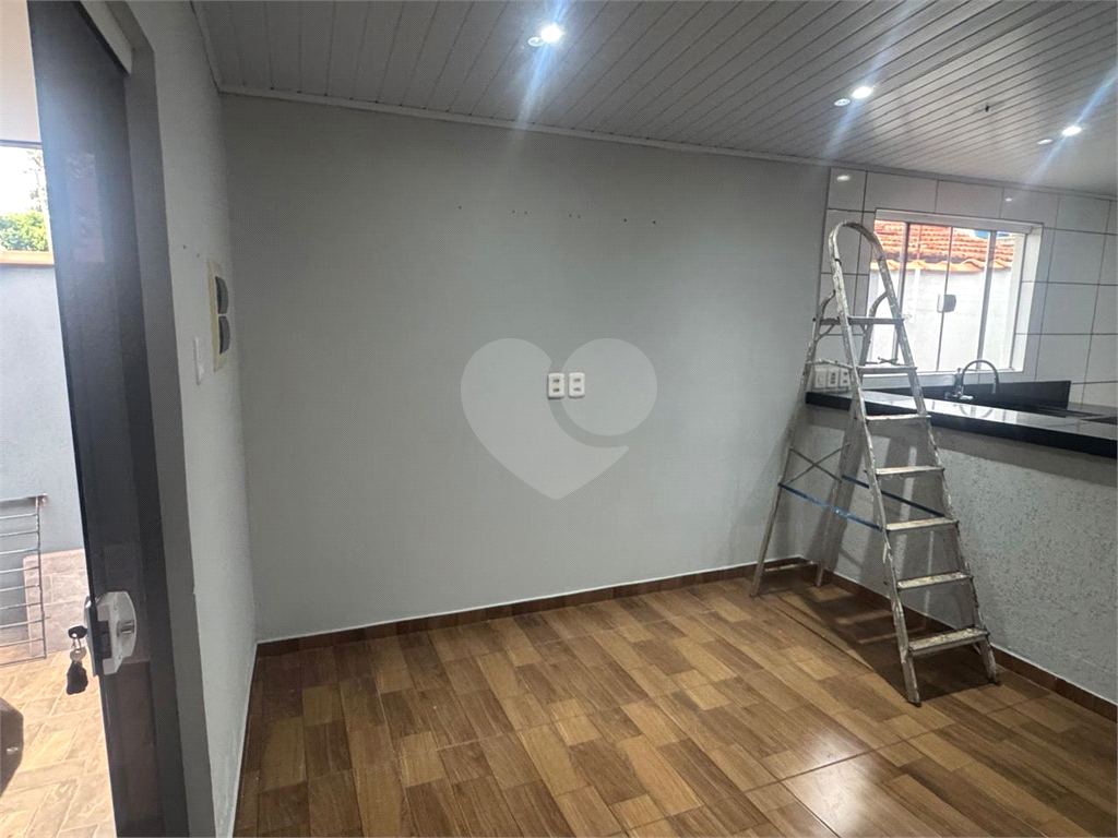 Casa à venda com 2 quartos, 70m² - Foto 5