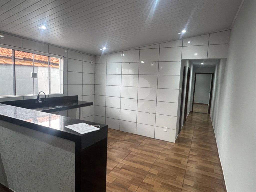 Casa à venda com 2 quartos, 70m² - Foto 1