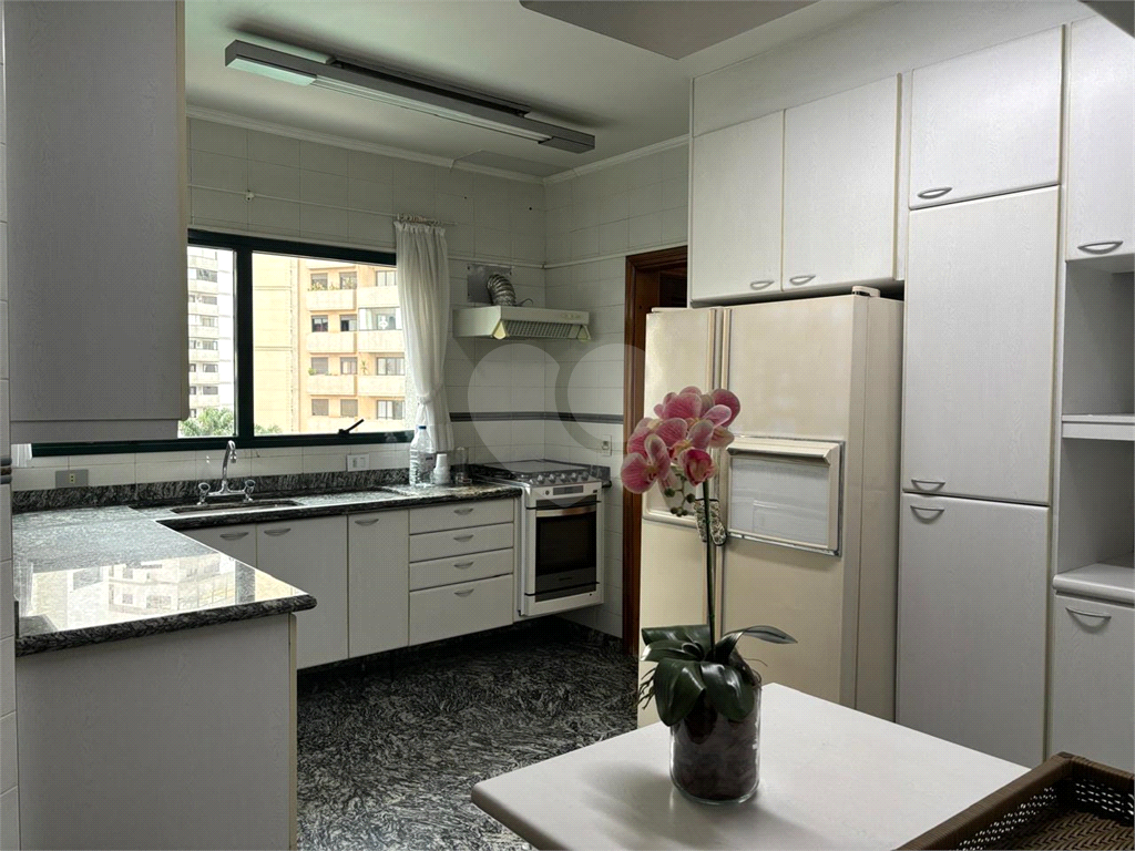 Apartamento à venda e aluguel com 3 quartos, 160m² - Foto 18