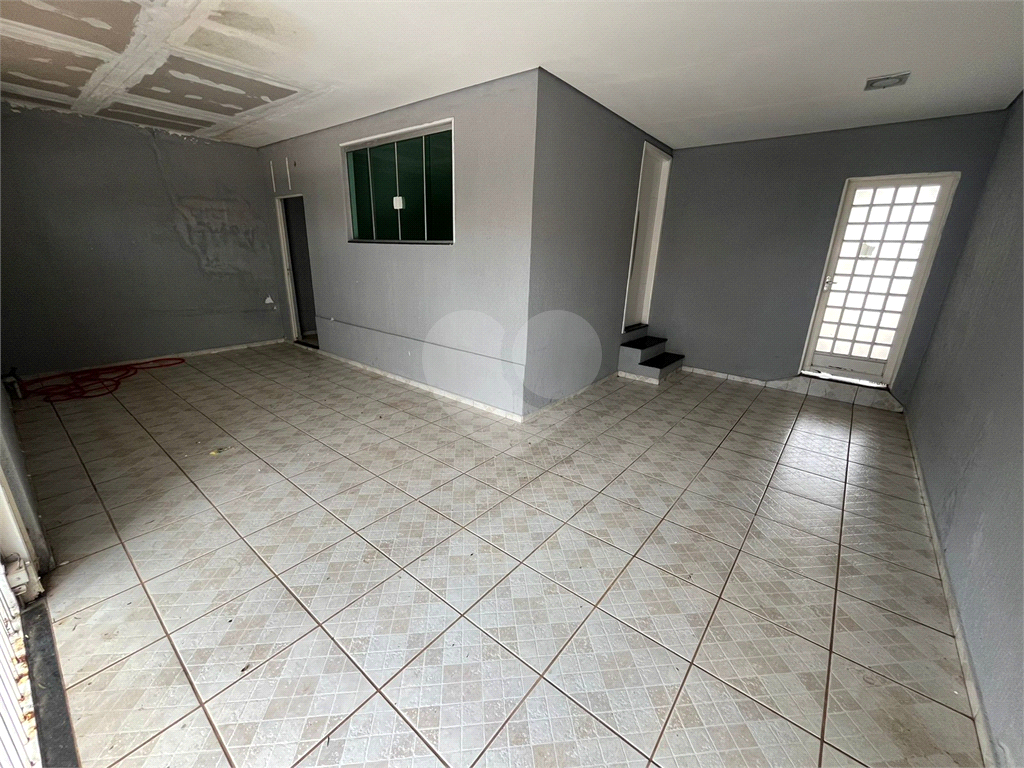 Casa à venda com 2 quartos, 160m² - Foto 1