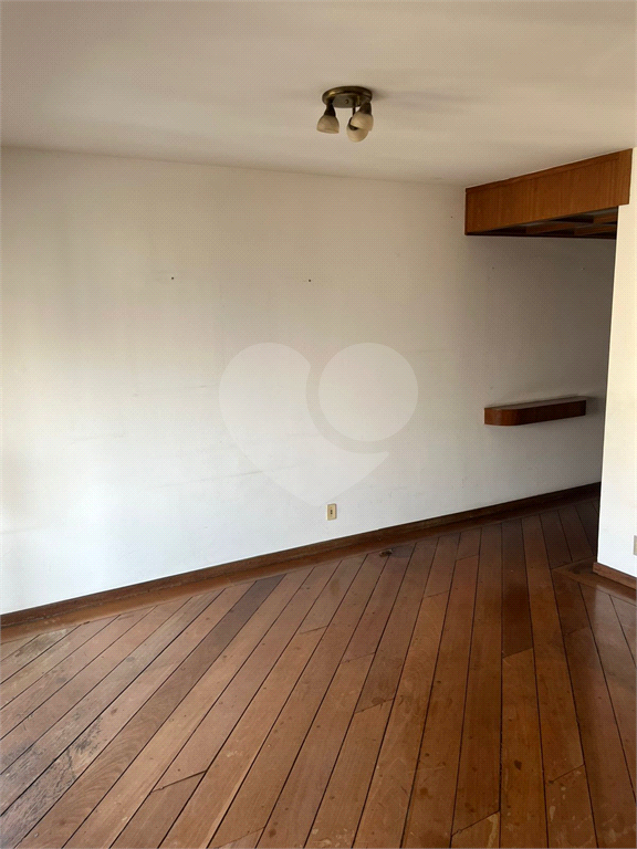 Apartamento em Moema 158 m² de área útil, com 4 quartos, 4 suítes e 6 banheiros, 3 vagas de garagem.