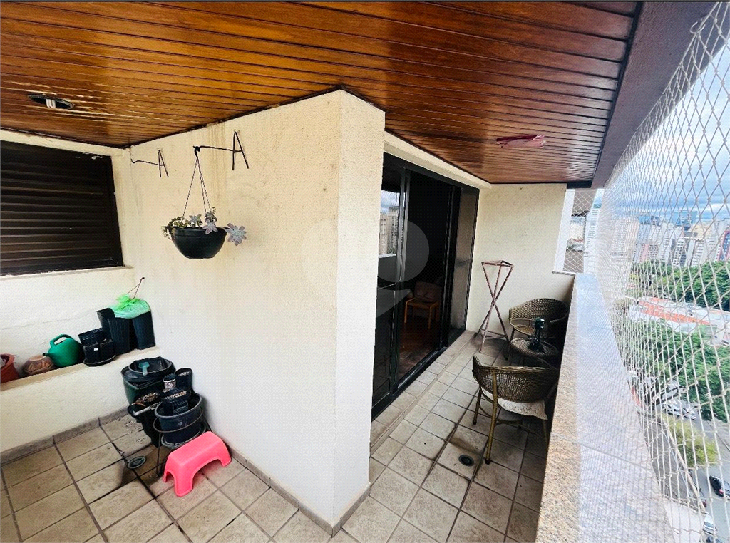 Apartamento em Moema 158 m² de área útil, com 4 quartos, 4 suítes e 6 banheiros, 3 vagas de garagem.