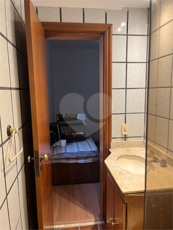Apartamento em Moema 158 m² de área útil, com 4 quartos, 4 suítes e 6 banheiros, 3 vagas de garagem.