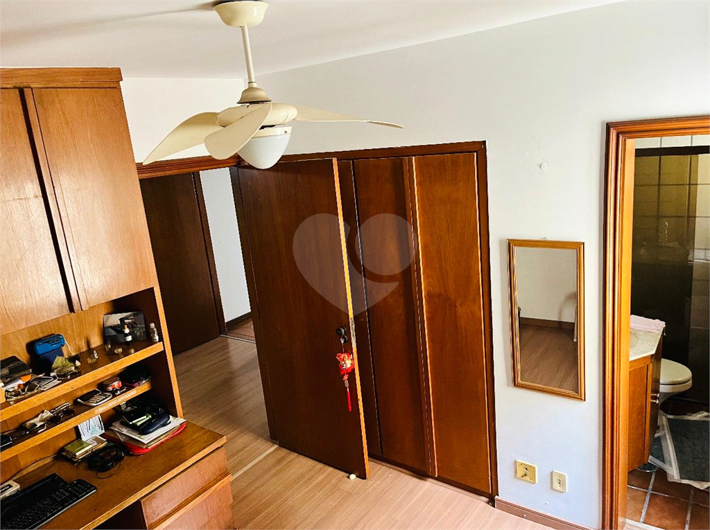 Apartamento em Moema 158 m² de área útil, com 4 quartos, 4 suítes e 6 banheiros, 3 vagas de garagem.