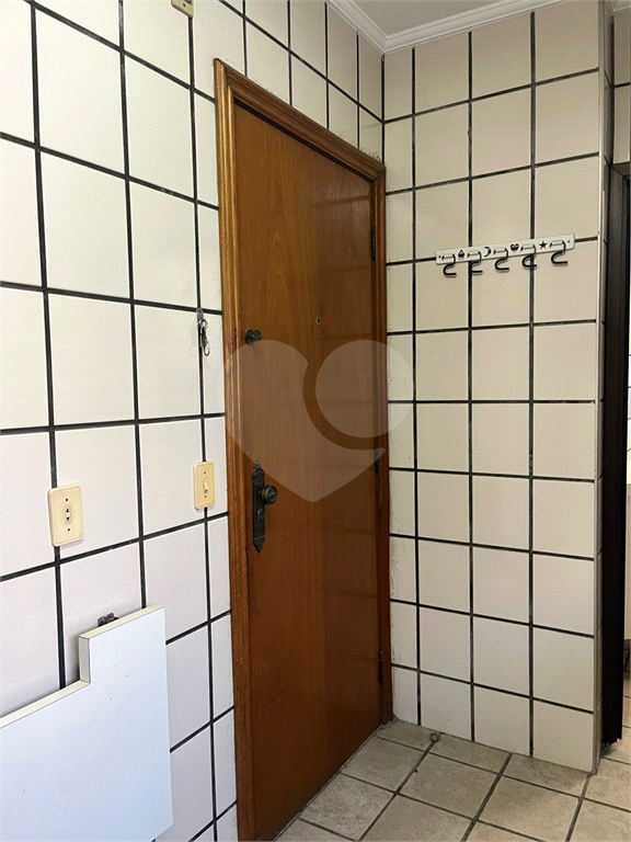 Apartamento em Moema 158 m² de área útil, com 4 quartos, 4 suítes e 6 banheiros, 3 vagas de garagem.