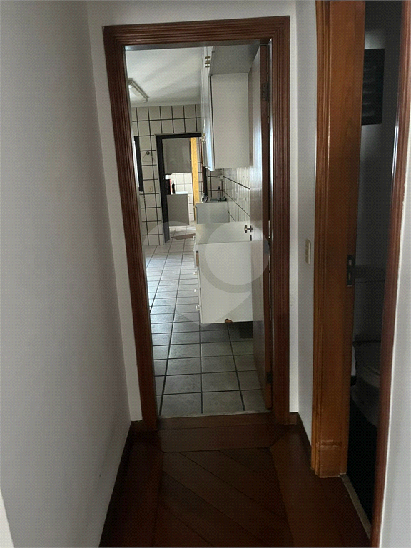 Apartamento em Moema 158 m² de área útil, com 4 quartos, 4 suítes e 6 banheiros, 3 vagas de garagem.