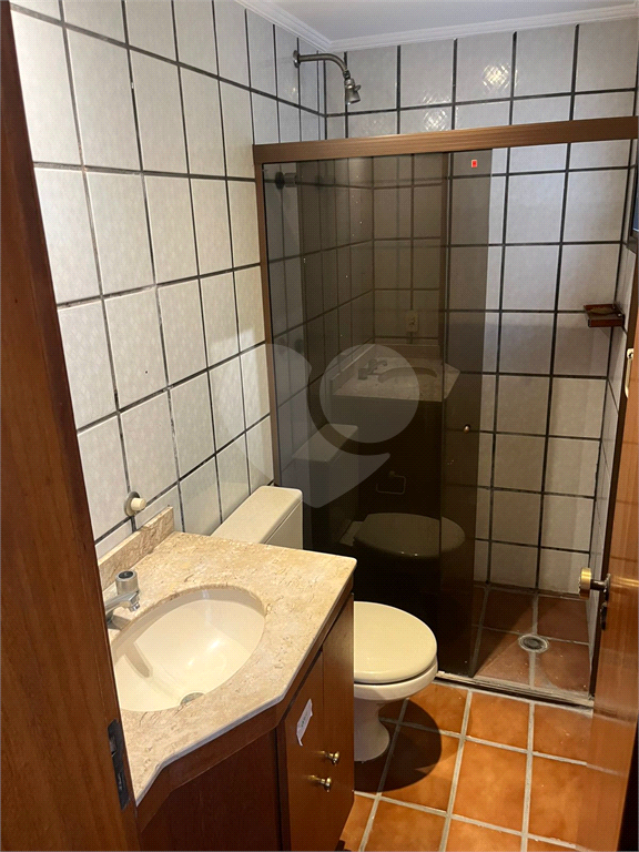 Apartamento em Moema 158 m² de área útil, com 4 quartos, 4 suítes e 6 banheiros, 3 vagas de garagem.