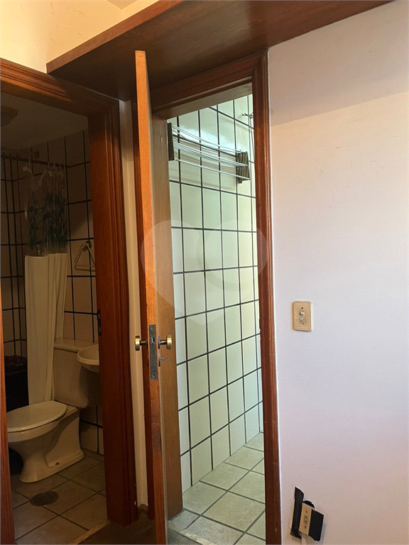 Apartamento em Moema 158 m² de área útil, com 4 quartos, 4 suítes e 6 banheiros, 3 vagas de garagem.