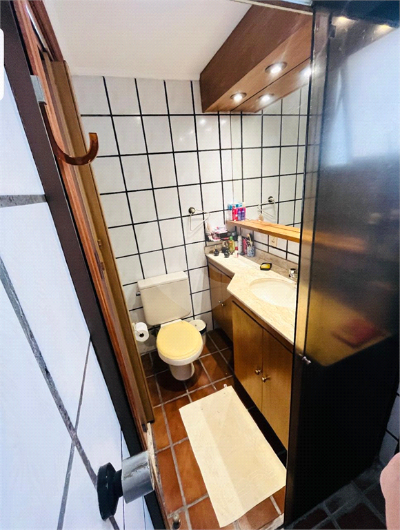 Apartamento em Moema 158 m² de área útil, com 4 quartos, 4 suítes e 6 banheiros, 3 vagas de garagem.