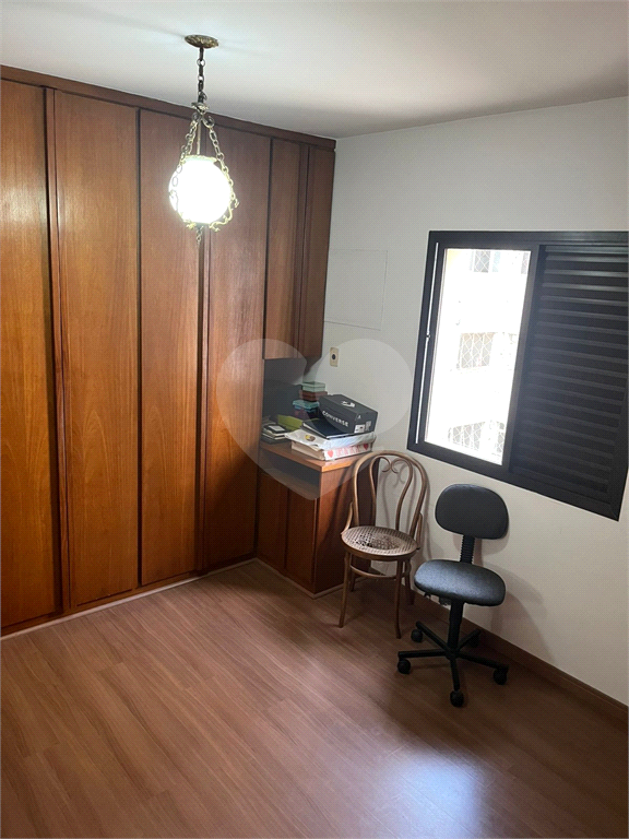 Apartamento em Moema 158 m² de área útil, com 4 quartos, 4 suítes e 6 banheiros, 3 vagas de garagem.