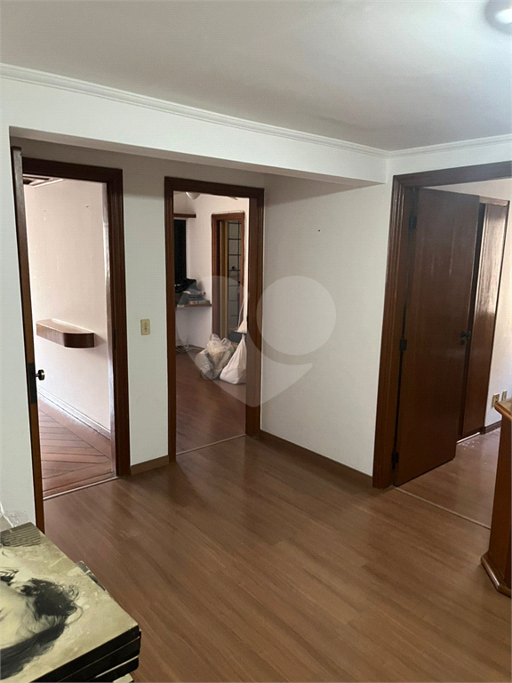 Apartamento em Moema 158 m² de área útil, com 4 quartos, 4 suítes e 6 banheiros, 3 vagas de garagem.