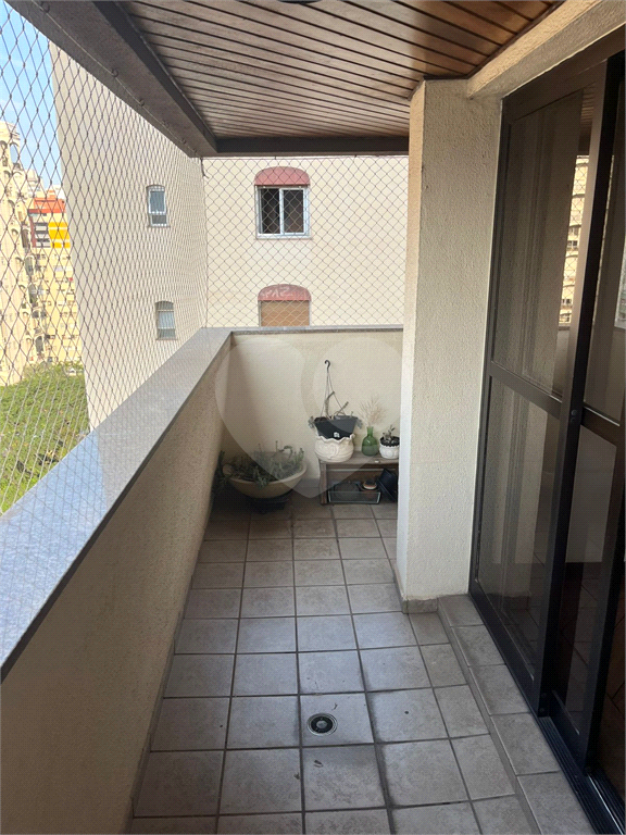 Apartamento em Moema 158 m² de área útil, com 4 quartos, 4 suítes e 6 banheiros, 3 vagas de garagem.