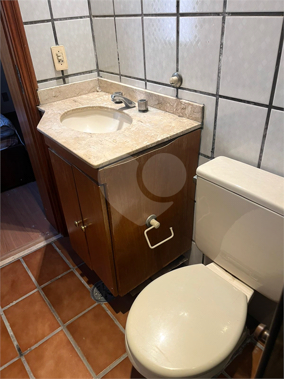 Apartamento em Moema 158 m² de área útil, com 4 quartos, 4 suítes e 6 banheiros, 3 vagas de garagem.