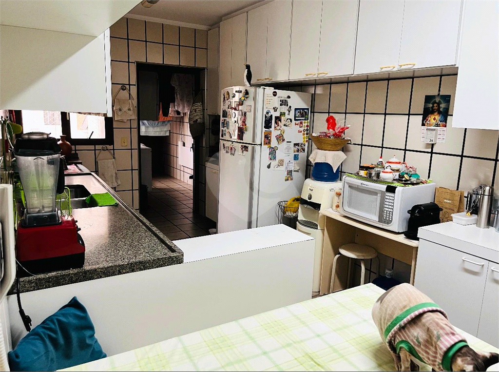 Apartamento em Moema 158 m² de área útil, com 4 quartos, 4 suítes e 6 banheiros, 3 vagas de garagem.