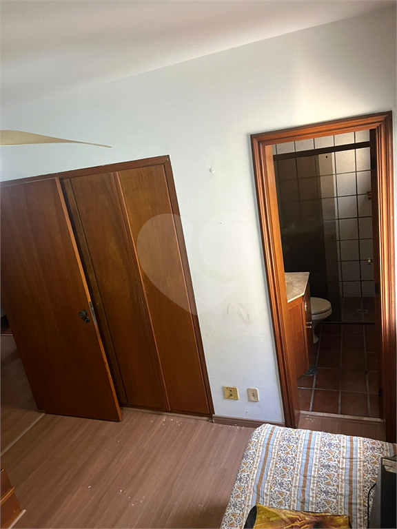 Apartamento em Moema 158 m² de área útil, com 4 quartos, 4 suítes e 6 banheiros, 3 vagas de garagem.