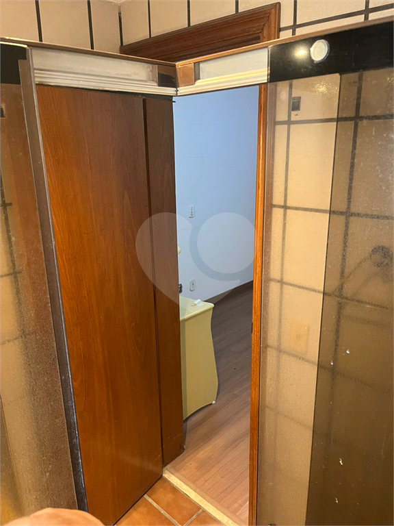 Apartamento em Moema 158 m² de área útil, com 4 quartos, 4 suítes e 6 banheiros, 3 vagas de garagem.
