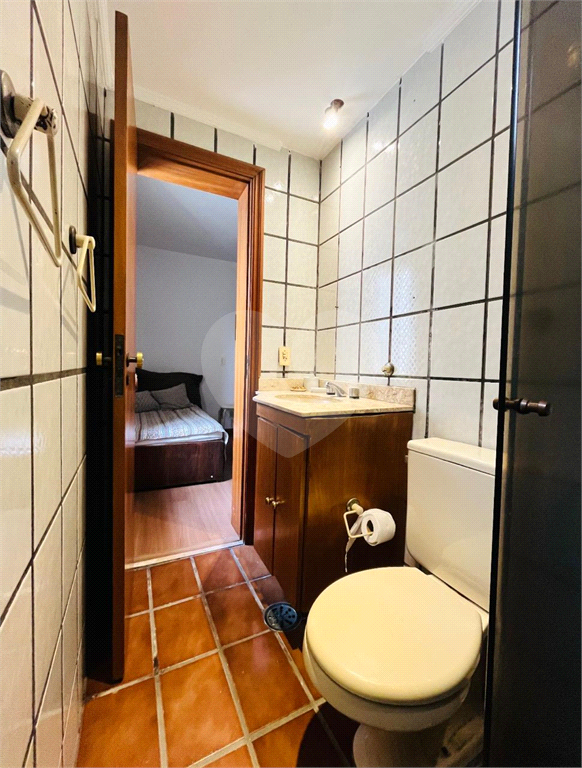 Apartamento em Moema 158 m² de área útil, com 4 quartos, 4 suítes e 6 banheiros, 3 vagas de garagem.