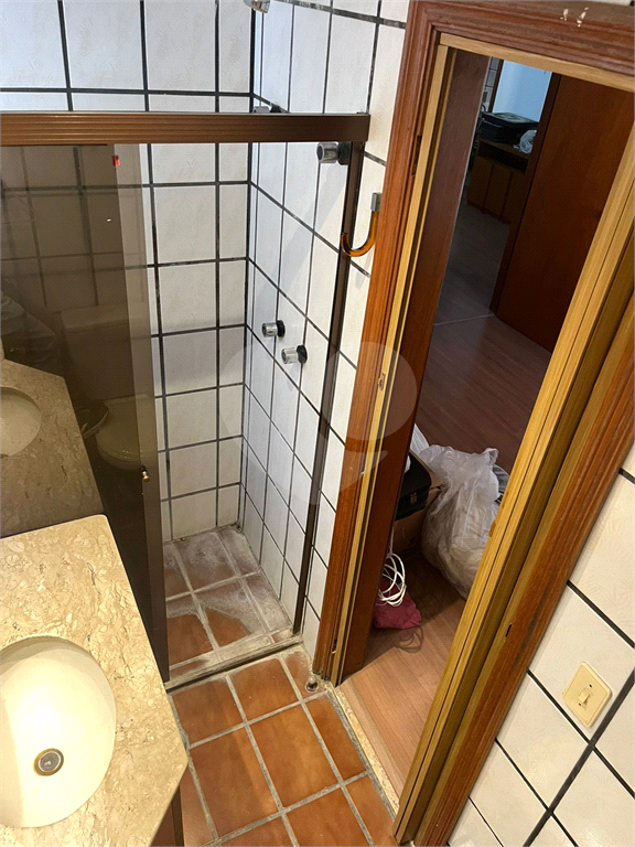 Apartamento em Moema 158 m² de área útil, com 4 quartos, 4 suítes e 6 banheiros, 3 vagas de garagem.