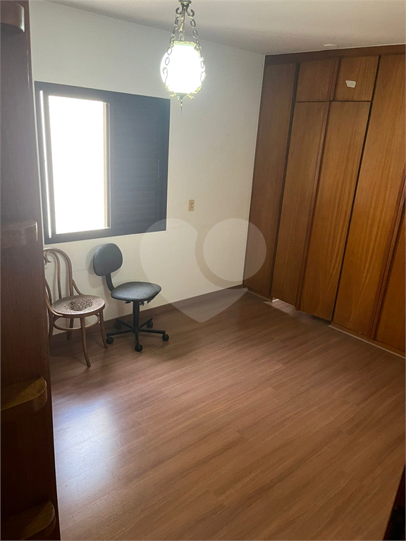 Apartamento em Moema 158 m² de área útil, com 4 quartos, 4 suítes e 6 banheiros, 3 vagas de garagem.
