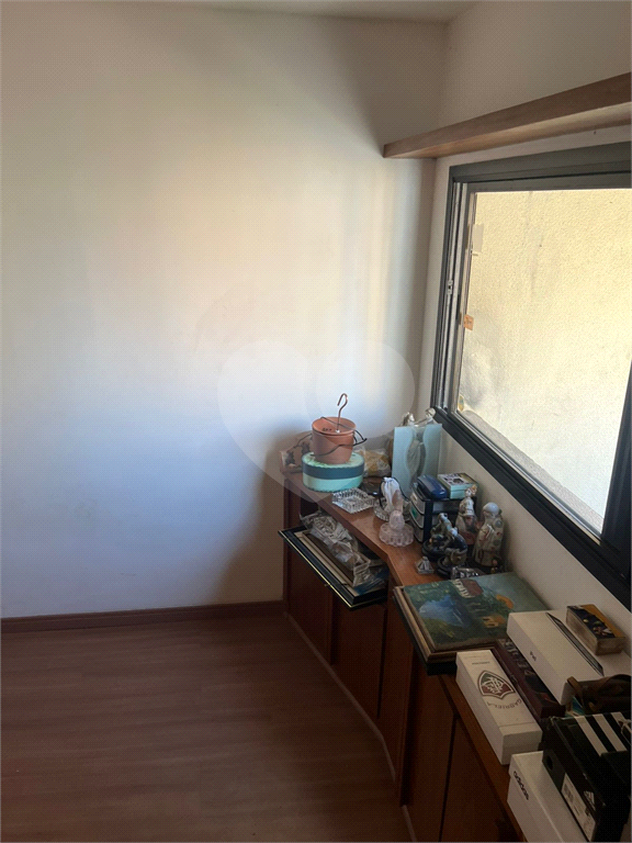 Apartamento em Moema 158 m² de área útil, com 4 quartos, 4 suítes e 6 banheiros, 3 vagas de garagem.