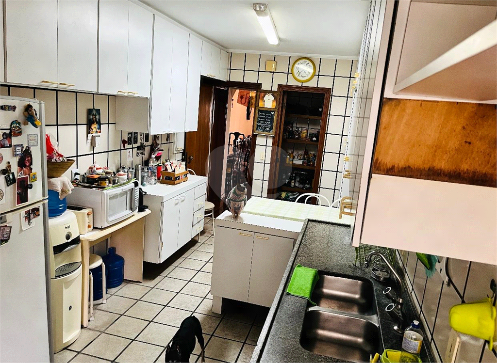 Apartamento em Moema 158 m² de área útil, com 4 quartos, 4 suítes e 6 banheiros, 3 vagas de garagem.