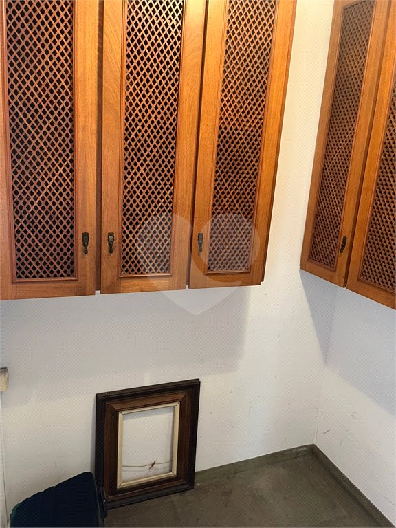 Apartamento em Moema 158 m² de área útil, com 4 quartos, 4 suítes e 6 banheiros, 3 vagas de garagem.