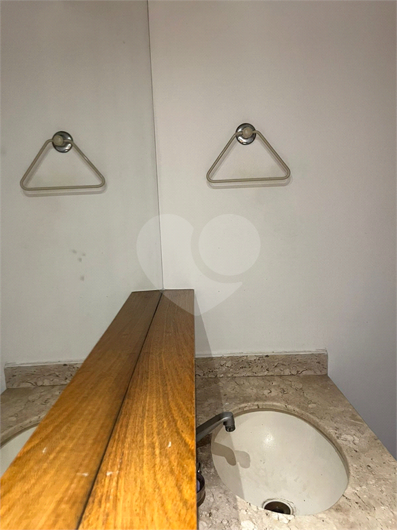 Apartamento em Moema 158 m² de área útil, com 4 quartos, 4 suítes e 6 banheiros, 3 vagas de garagem.