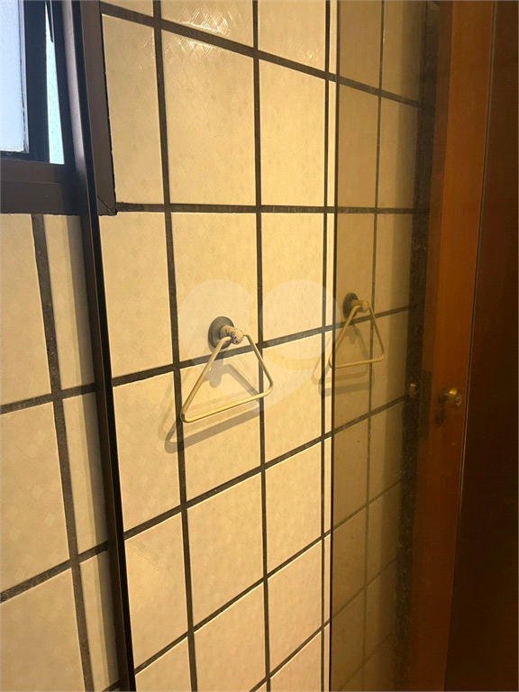 Apartamento em Moema 158 m² de área útil, com 4 quartos, 4 suítes e 6 banheiros, 3 vagas de garagem.
