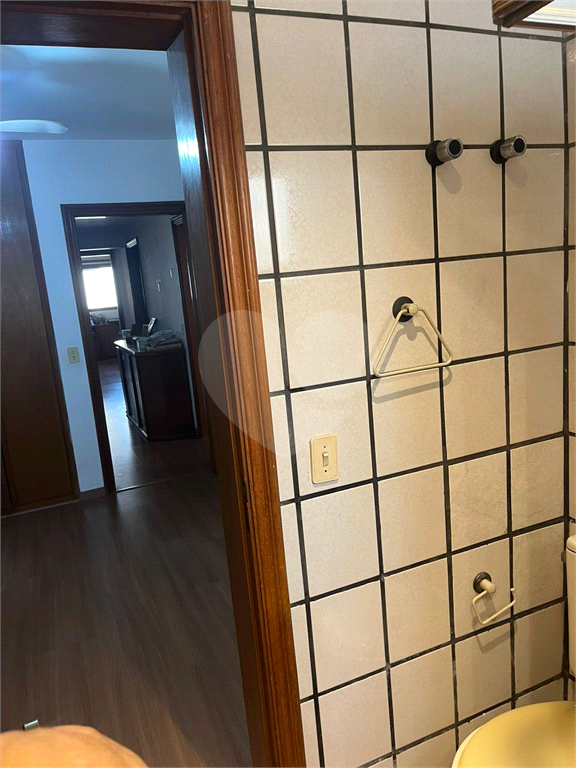 Apartamento em Moema 158 m² de área útil, com 4 quartos, 4 suítes e 6 banheiros, 3 vagas de garagem.
