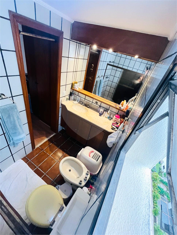 Apartamento em Moema 158 m² de área útil, com 4 quartos, 4 suítes e 6 banheiros, 3 vagas de garagem.