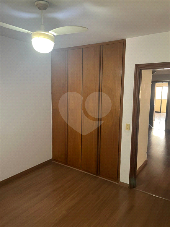 Apartamento em Moema 158 m² de área útil, com 4 quartos, 4 suítes e 6 banheiros, 3 vagas de garagem.