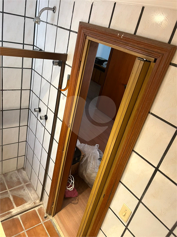 Apartamento em Moema 158 m² de área útil, com 4 quartos, 4 suítes e 6 banheiros, 3 vagas de garagem.