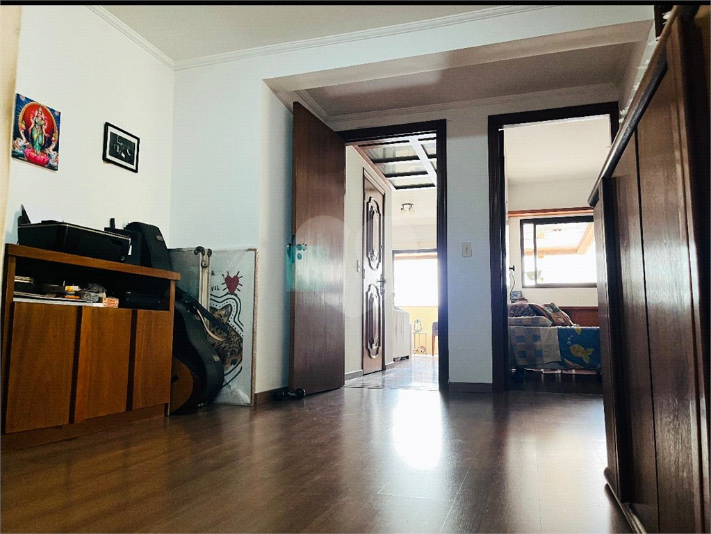 Apartamento em Moema 158 m² de área útil, com 4 quartos, 4 suítes e 6 banheiros, 3 vagas de garagem.