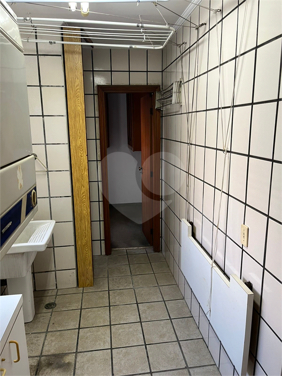 Apartamento em Moema 158 m² de área útil, com 4 quartos, 4 suítes e 6 banheiros, 3 vagas de garagem.