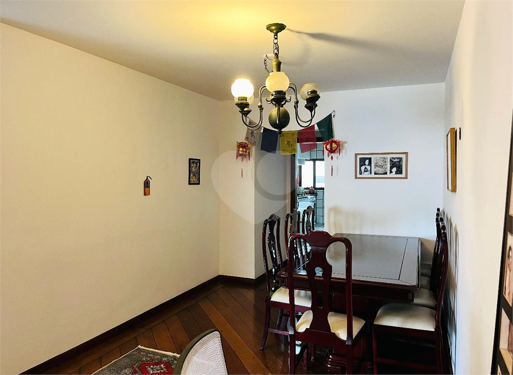 Apartamento em Moema 158 m² de área útil, com 4 quartos, 4 suítes e 6 banheiros, 3 vagas de garagem.