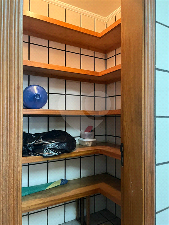 Apartamento em Moema 158 m² de área útil, com 4 quartos, 4 suítes e 6 banheiros, 3 vagas de garagem.