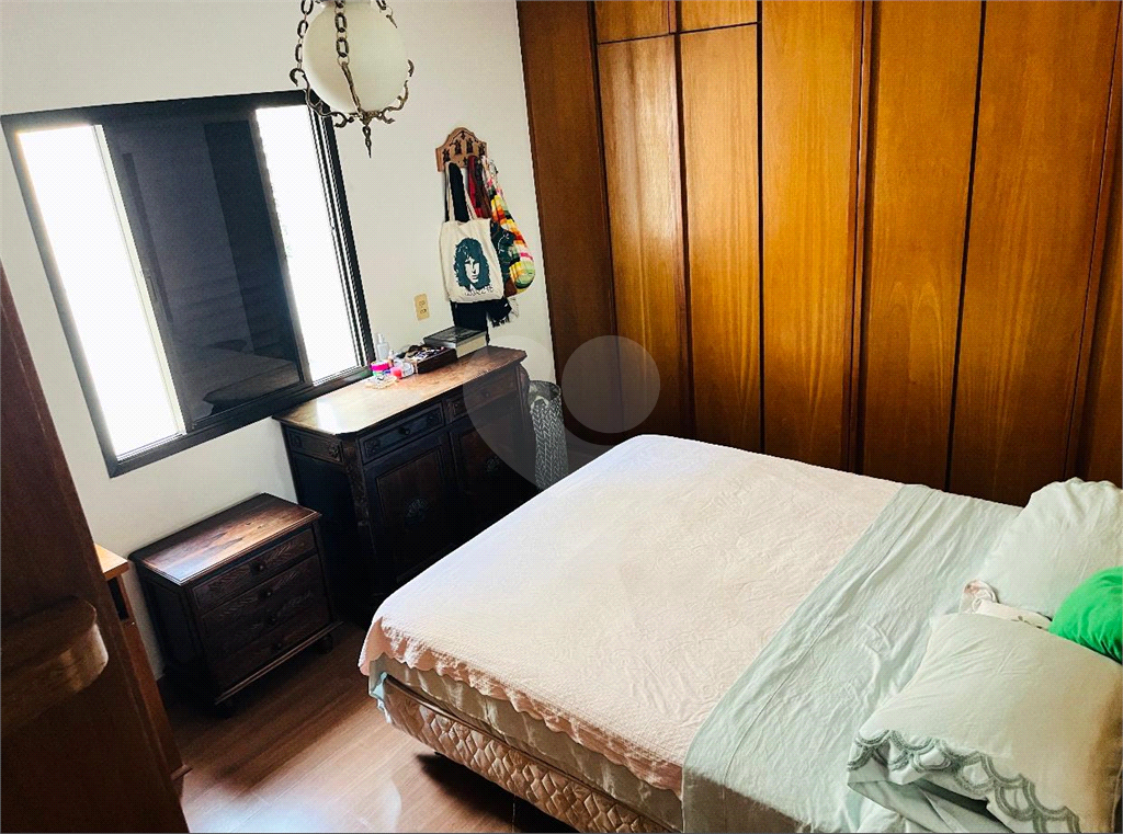 Apartamento em Moema 158 m² de área útil, com 4 quartos, 4 suítes e 6 banheiros, 3 vagas de garagem.