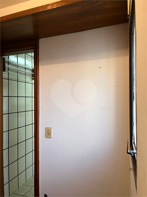 Apartamento em Moema 158 m² de área útil, com 4 quartos, 4 suítes e 6 banheiros, 3 vagas de garagem.