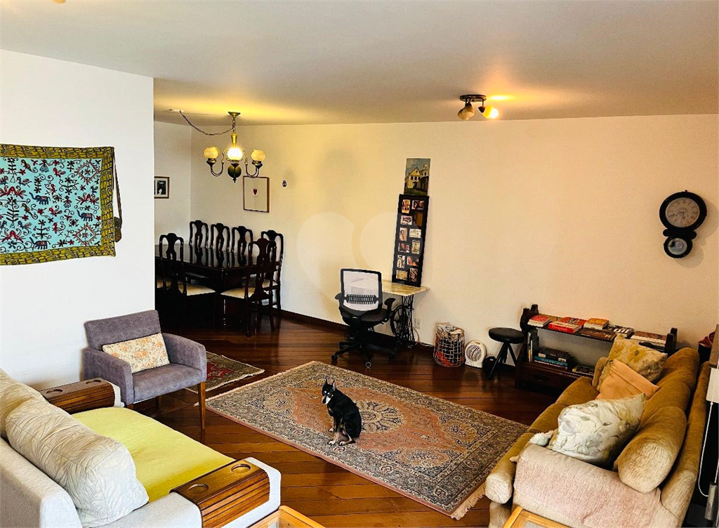Apartamento em Moema 158 m² de área útil, com 4 quartos, 4 suítes e 6 banheiros, 3 vagas de garagem.