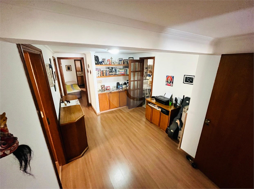 Apartamento em Moema 158 m² de área útil, com 4 quartos, 4 suítes e 6 banheiros, 3 vagas de garagem.
