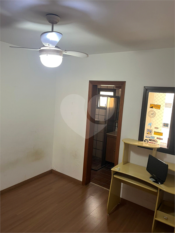 Apartamento em Moema 158 m² de área útil, com 4 quartos, 4 suítes e 6 banheiros, 3 vagas de garagem.