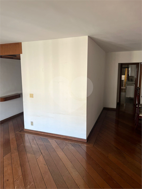 Apartamento em Moema 158 m² de área útil, com 4 quartos, 4 suítes e 6 banheiros, 3 vagas de garagem.