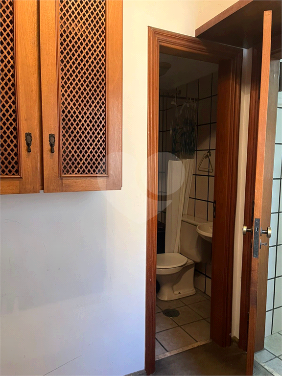Apartamento em Moema 158 m² de área útil, com 4 quartos, 4 suítes e 6 banheiros, 3 vagas de garagem.