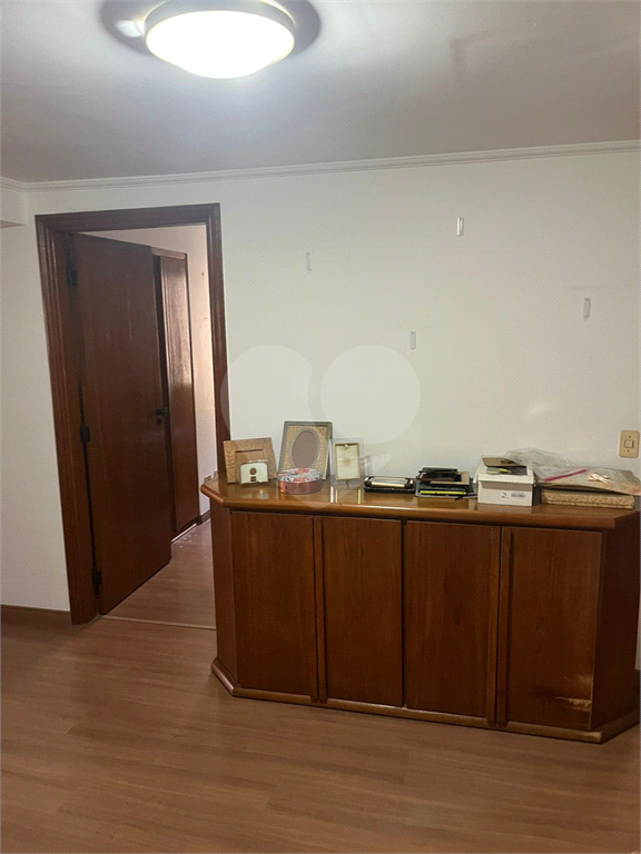 Apartamento em Moema 158 m² de área útil, com 4 quartos, 4 suítes e 6 banheiros, 3 vagas de garagem.