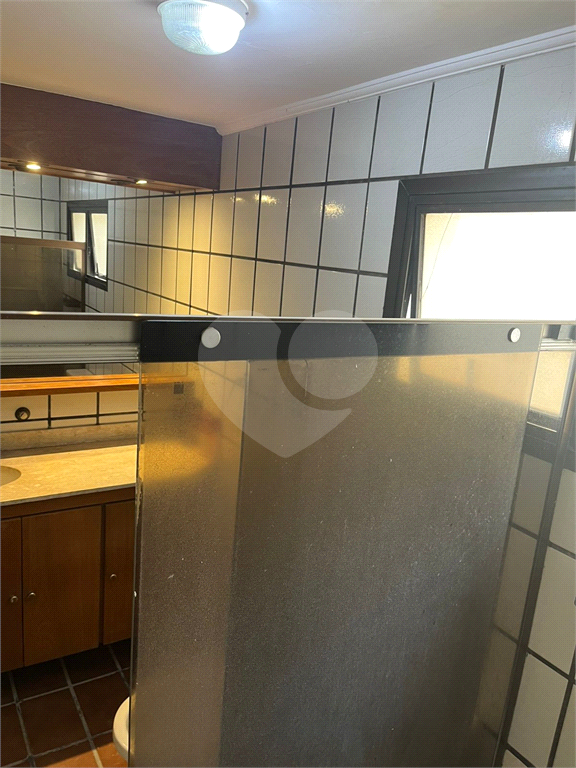 Apartamento em Moema 158 m² de área útil, com 4 quartos, 4 suítes e 6 banheiros, 3 vagas de garagem.