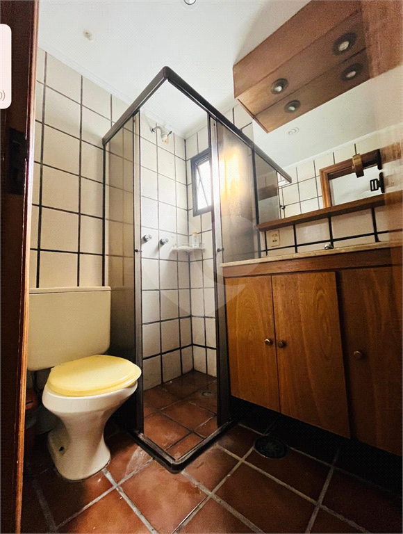 Apartamento em Moema 158 m² de área útil, com 4 quartos, 4 suítes e 6 banheiros, 3 vagas de garagem.