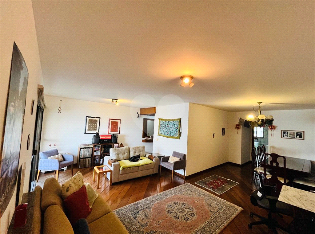 Apartamento em Moema 158 m² de área útil, com 4 quartos, 4 suítes e 6 banheiros, 3 vagas de garagem.