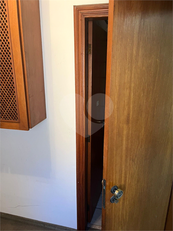 Apartamento em Moema 158 m² de área útil, com 4 quartos, 4 suítes e 6 banheiros, 3 vagas de garagem.